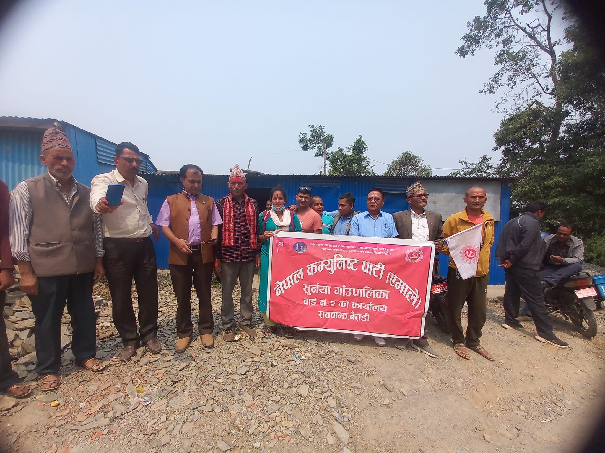 माओवादीका सुर्नया सहइन्चार्ज भाटद्वारा पार्टी परित्याग, गरे एमालेमा प्रवेश